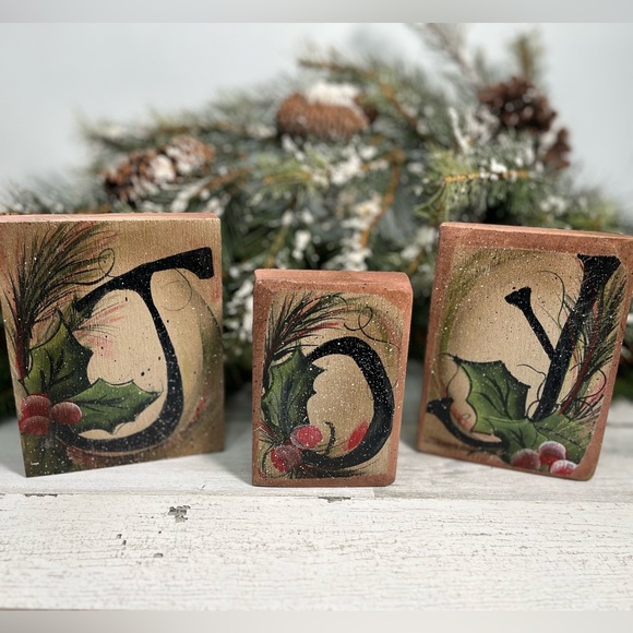 Hand Painted Rustic Wood Christmas JOY Sign - Picture 5 of 5